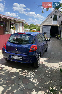 Хетчбек Renault Clio 2006 в 