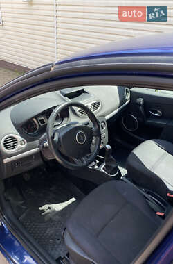 Хетчбек Renault Clio 2006 в 