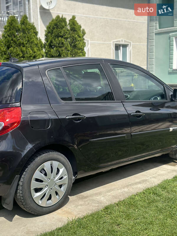 Хэтчбек Renault Clio 2009 в Новоселице