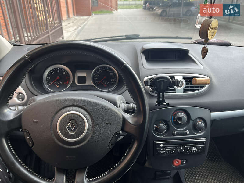 Хэтчбек Renault Clio 2009 в Каменец-Подольском