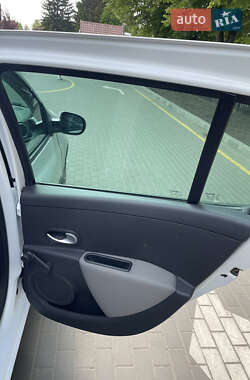 Хетчбек Renault Clio 2012 в 