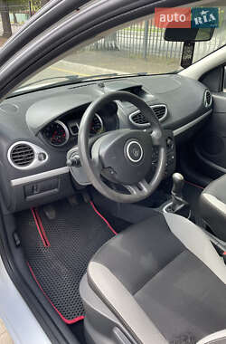Хетчбек Renault Clio 2012 в 