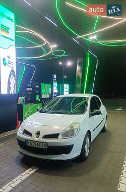 Хэтчбек Renault Clio 2006 в Белогородке