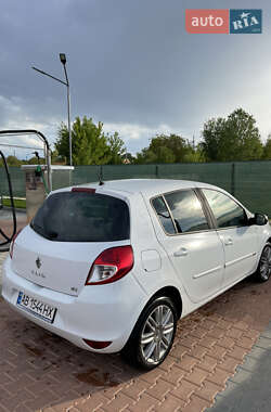 Хэтчбек Renault Clio 2011 в 