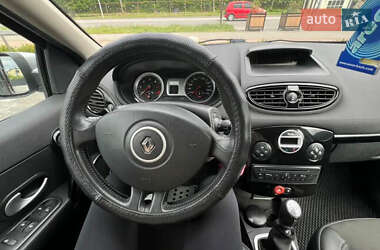 Хэтчбек Renault Clio 2011 в 