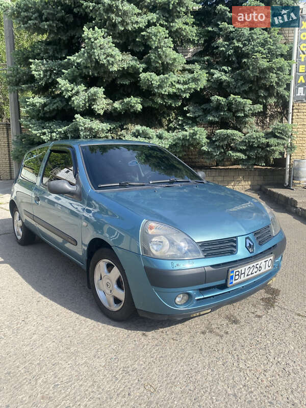 Хэтчбек Renault Clio 2004 в 