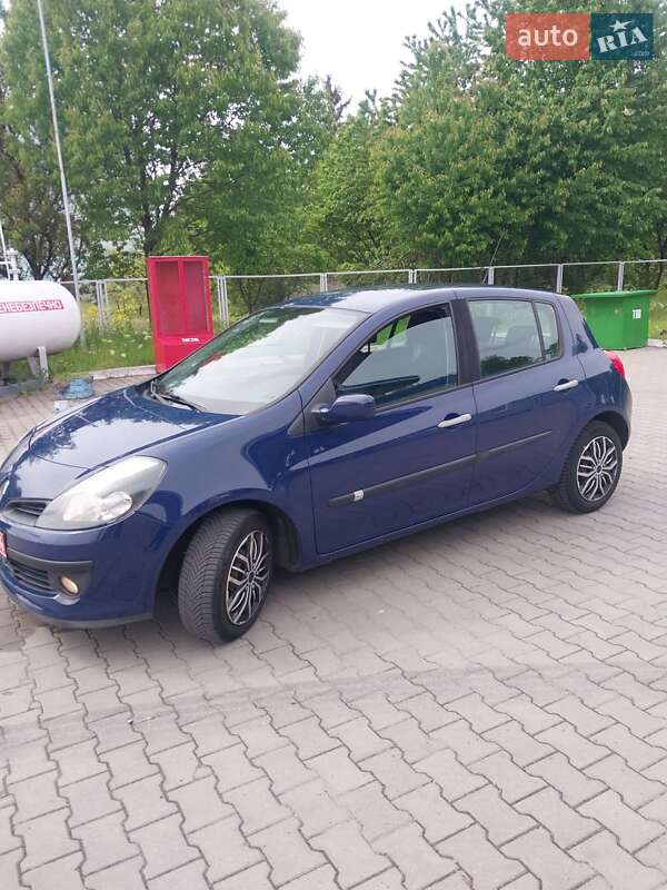 Хэтчбек Renault Clio 2006 в Владимире