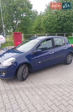 Хэтчбек Renault Clio 2006 в 