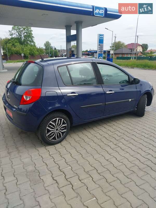 Хэтчбек Renault Clio 2006 в Владимире