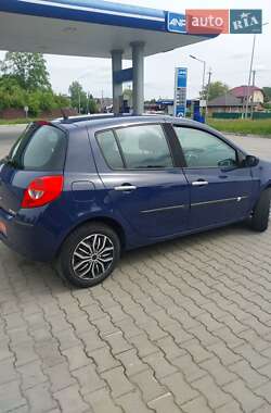 Хэтчбек Renault Clio 2006 в 