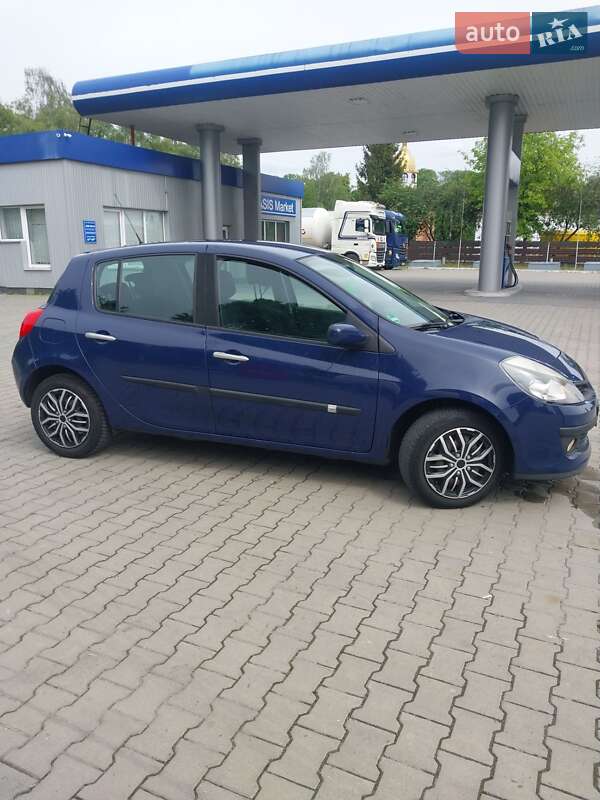 Хэтчбек Renault Clio 2006 в Владимире