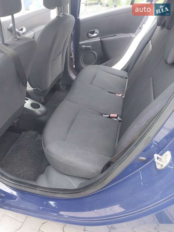 Хэтчбек Renault Clio 2006 в Владимире