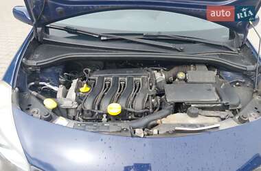 Хэтчбек Renault Clio 2006 в 
