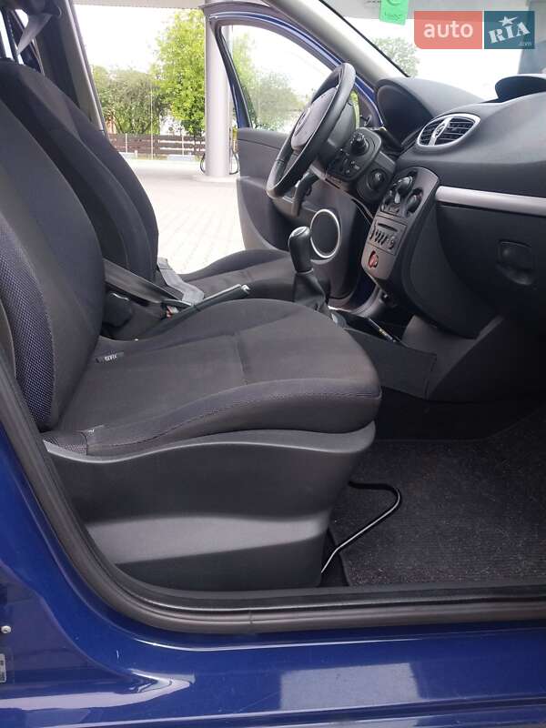 Хэтчбек Renault Clio 2006 в Владимире