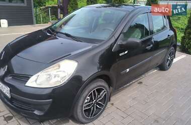 Хэтчбек Renault Clio 2006 в 