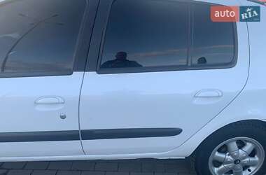 Хэтчбек Renault Clio 2005 в 