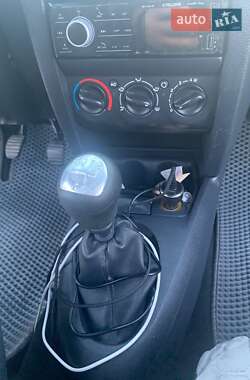 Хэтчбек Renault Clio 2005 в 