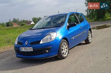 Хэтчбек Renault Clio 2005 в 