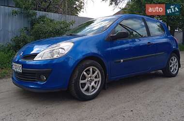 Хэтчбек Renault Clio 2005 в 