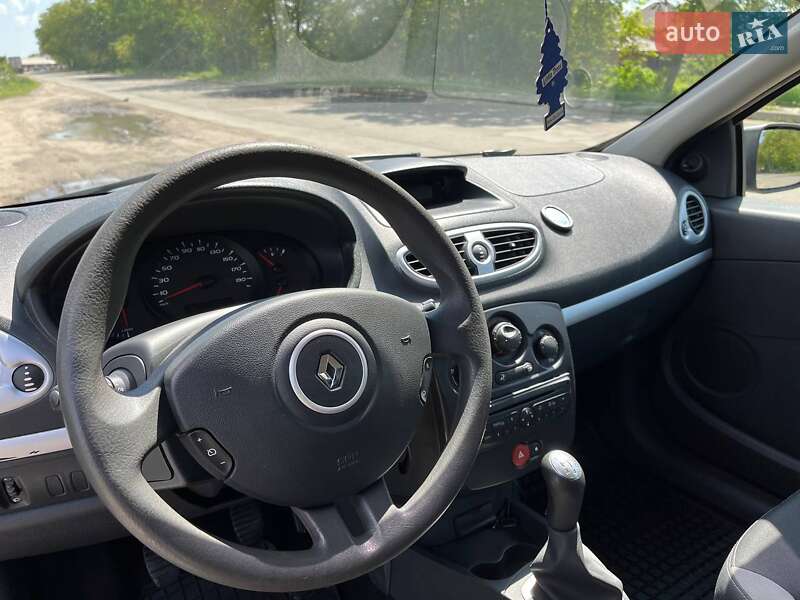 Хэтчбек Renault Clio 2011 в Василькове