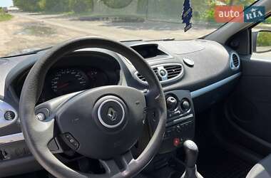 Хэтчбек Renault Clio 2011 в 