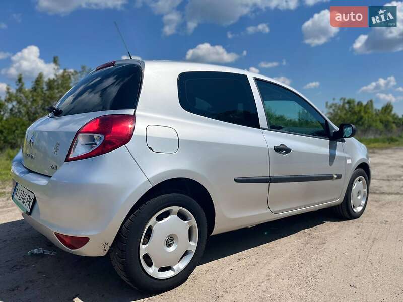 Хэтчбек Renault Clio 2011 в Василькове