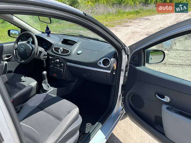 Хэтчбек Renault Clio 2011 в Василькове