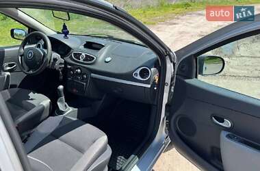 Хэтчбек Renault Clio 2011 в 