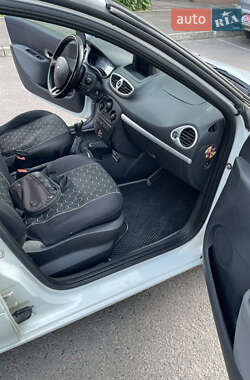 Хетчбек Renault Clio 2011 в 