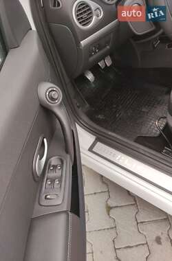 Хэтчбек Renault Clio 2011 в 