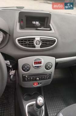 Хэтчбек Renault Clio 2011 в 