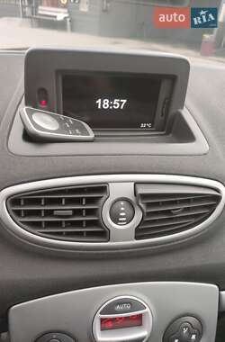Хэтчбек Renault Clio 2011 в 