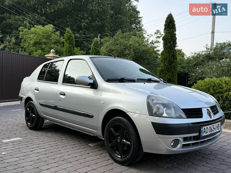 Седан Renault Clio 2005 в Косове