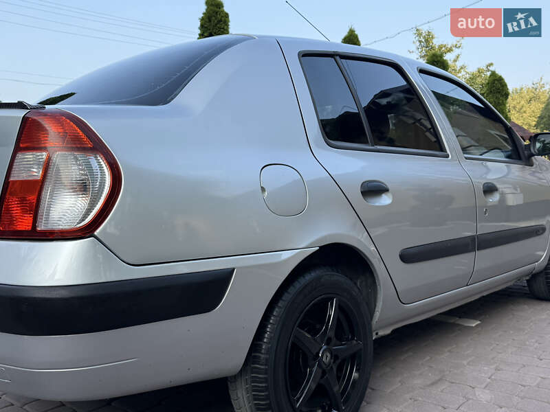 Седан Renault Clio 2005 в Косове