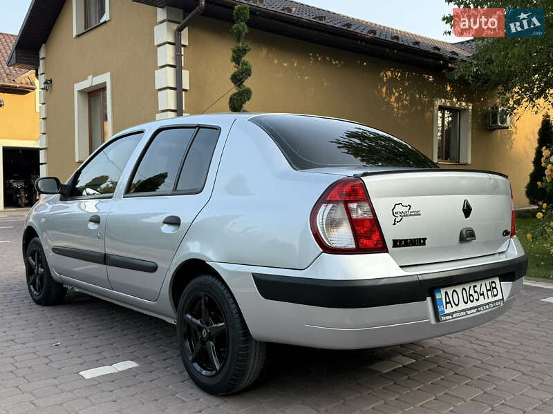 Седан Renault Clio 2005 в Косове