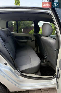 Седан Renault Clio 2005 в 