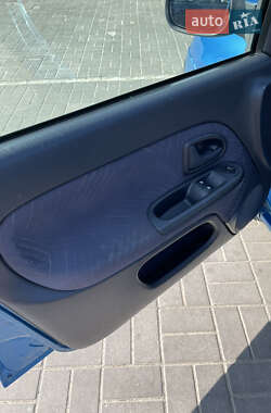 Хэтчбек Renault Clio 2001 в 