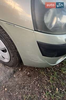 Хэтчбек Renault Clio 2002 в 