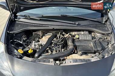 Хэтчбек Renault Clio 2009 в 