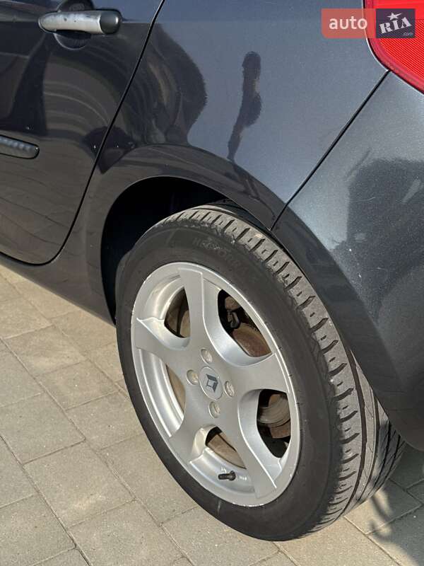 Хэтчбек Renault Clio 2009 в Ужгороде фото 27 Хэтчбек Renault Clio 2009 в Ужгороде