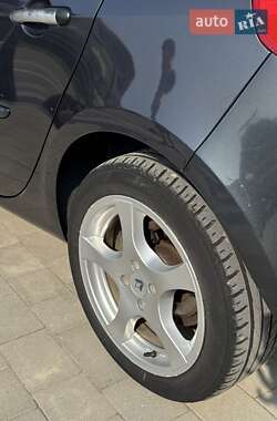 Хэтчбек Renault Clio 2009 в 
