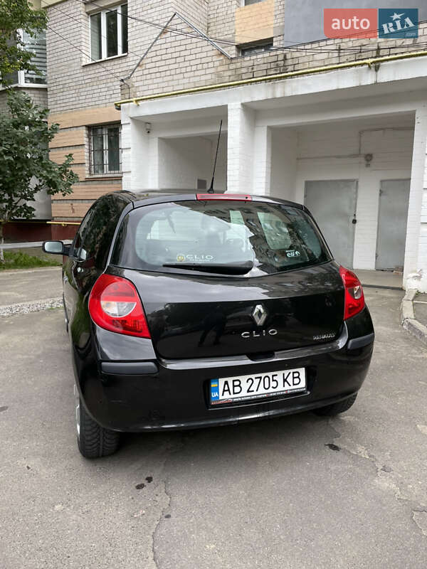 Хэтчбек Renault Clio 2006 в Виннице