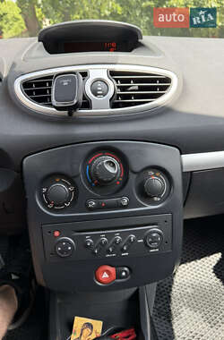 Хэтчбек Renault Clio 2008 в 