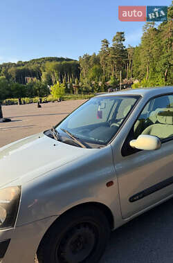 Хэтчбек Renault Clio 2002 в 