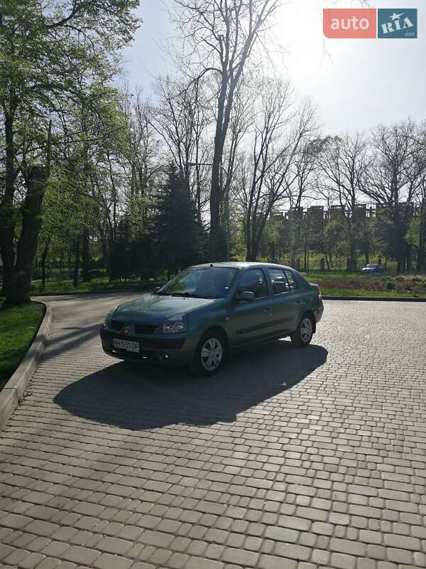 Седан Renault Clio 2005 в 