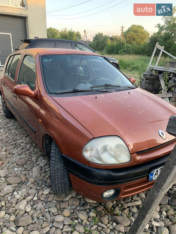 Хэтчбек Renault Clio 1999 в 