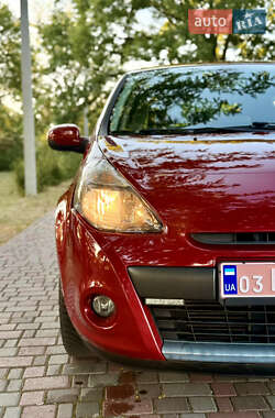 Хэтчбек Renault Clio 2010 в 