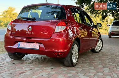 Хэтчбек Renault Clio 2010 в 