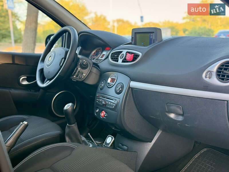 Хетчбек Renault Clio 2010 в Кропивницькому