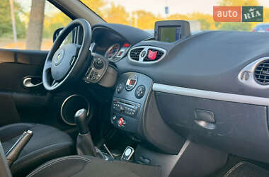 Хэтчбек Renault Clio 2010 в 